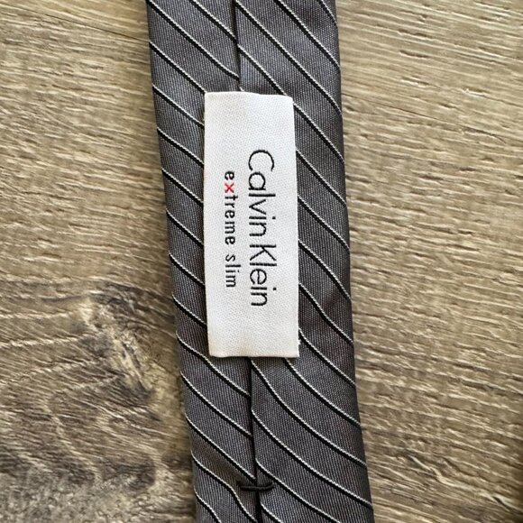 Calvin Klein Men’s Gray/Lavender Extreme Slim 100% Silk Tie with Stripe Accent - Picture 7 of 7